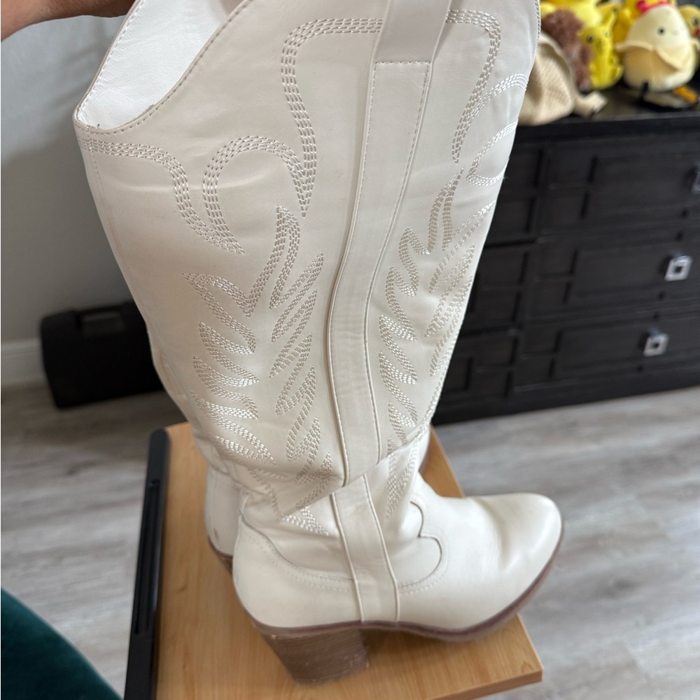 Arula Wide Calf Ivory Western Cowboy Boots